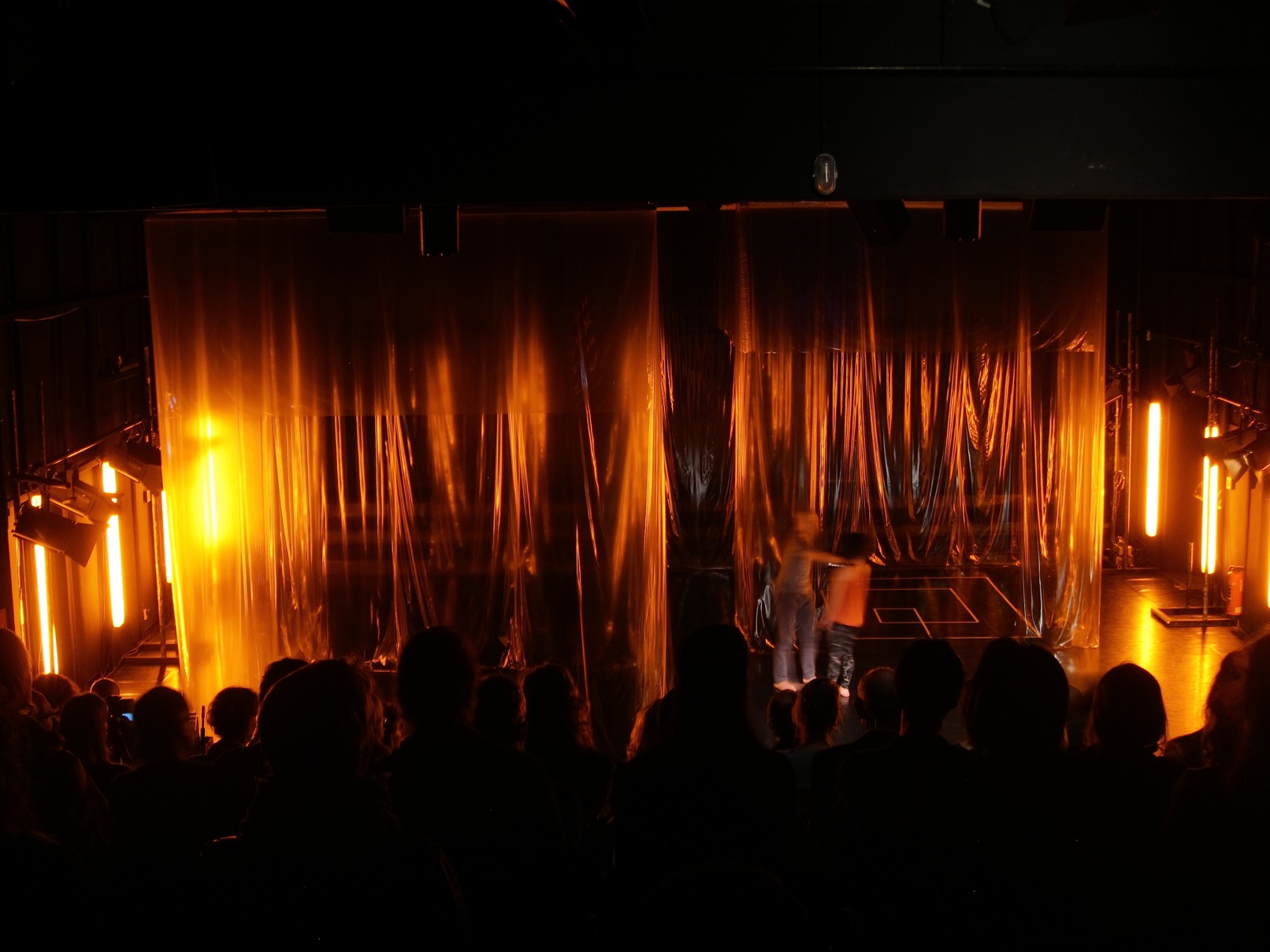 Basics*, interdisziplinäres Performance-Projekt von Karen Bößer, 2016, Profiler, Licht, Forum Freies Theater, Düsseldorf