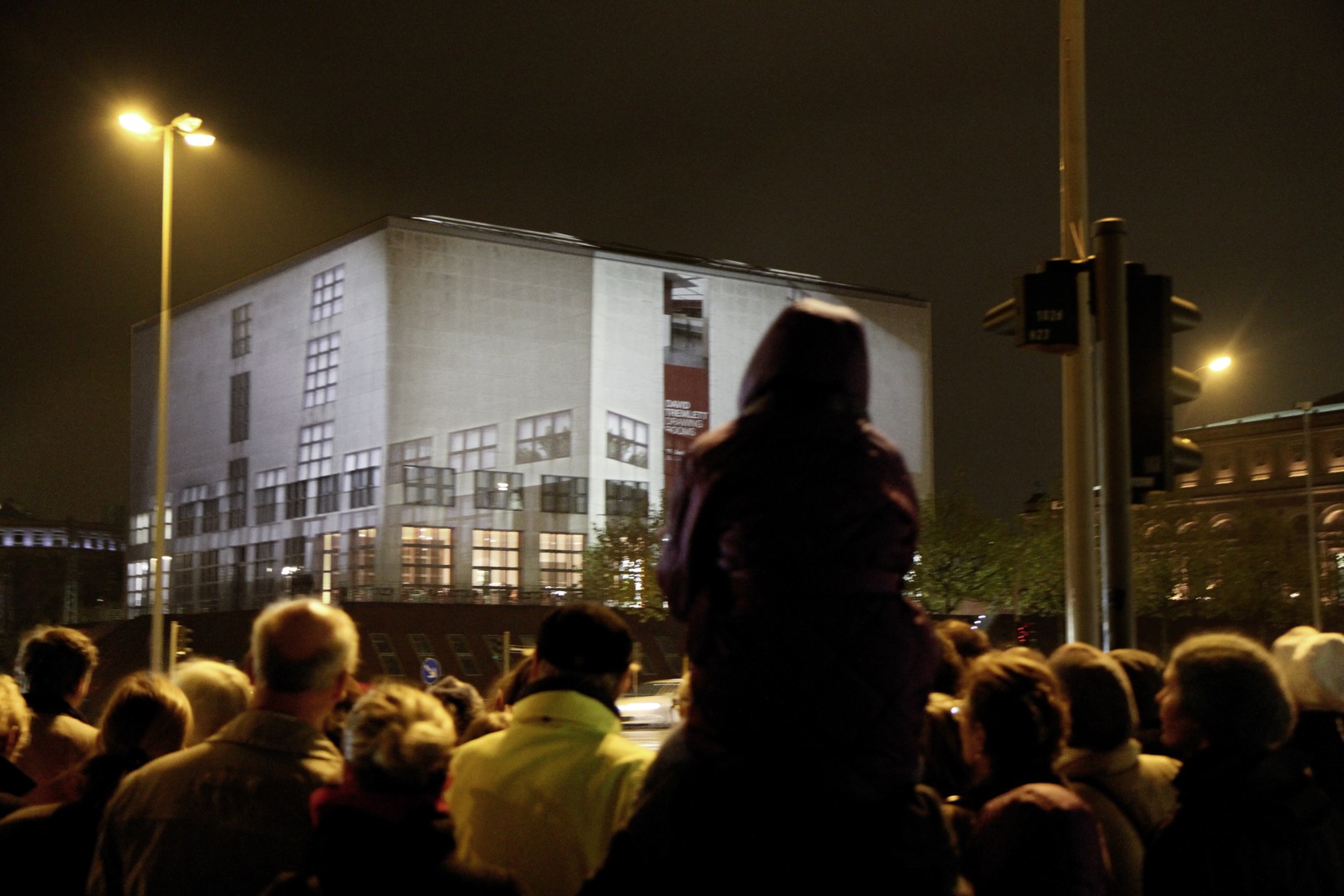 Gegenwart II, 2010, Doppelprojektion, 21 x 37 x 37 m, Hamburger Kunsthalle, Galerie der Gegenwart