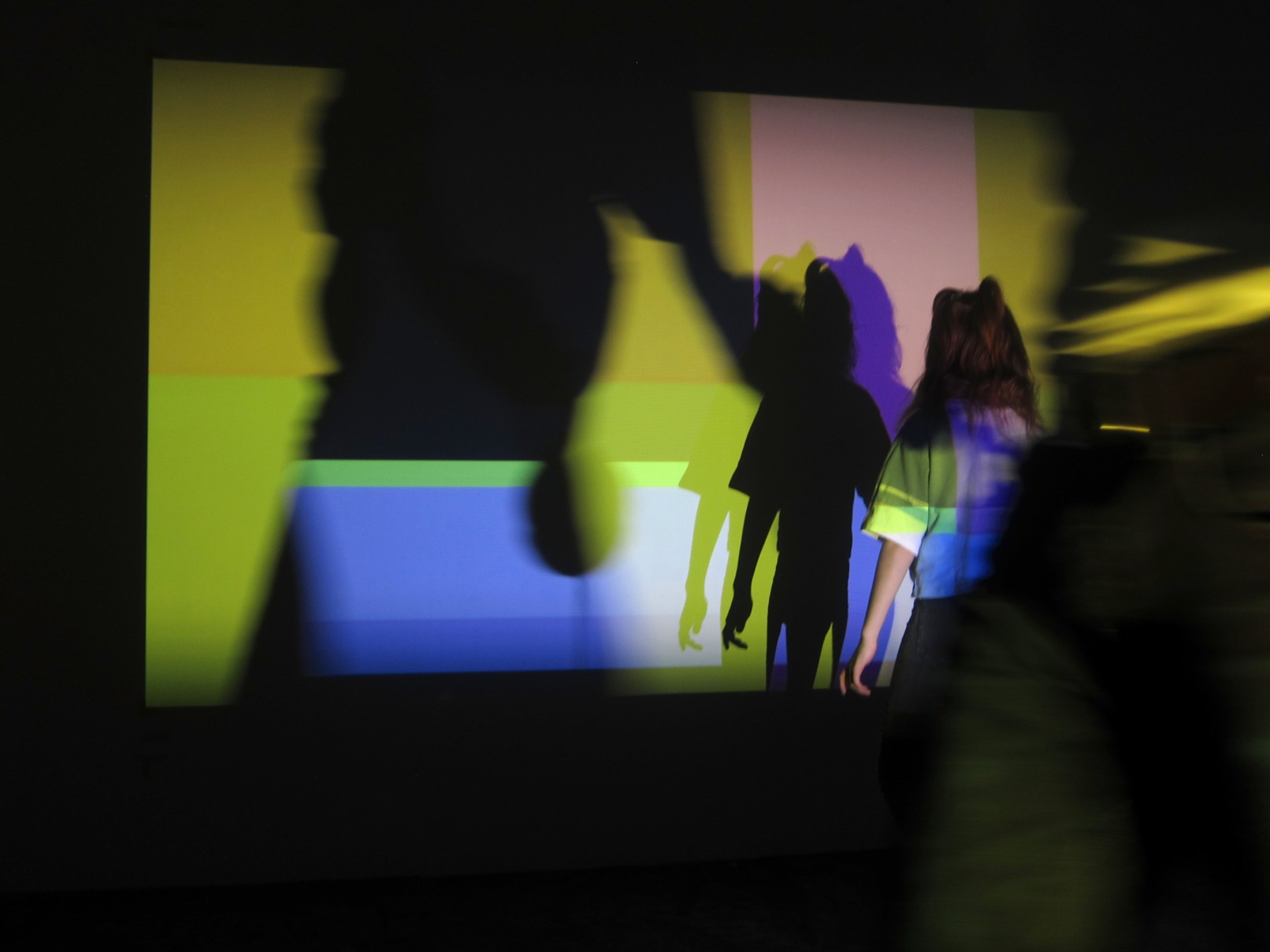 Mehr Farbe, 2017, Video-Doppelprojektion, Maße variabel, Hamburg, Landshut, Osaka, Japan