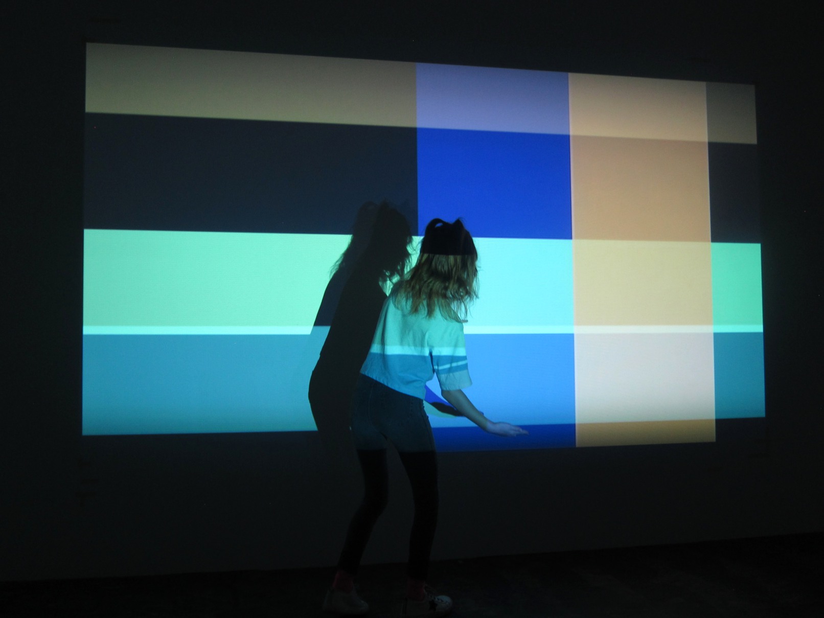 Mehr Farbe, 2017, Video-Doppelprojektion, Maße variabel, Hamburg, Landshut, Osaka, Japan