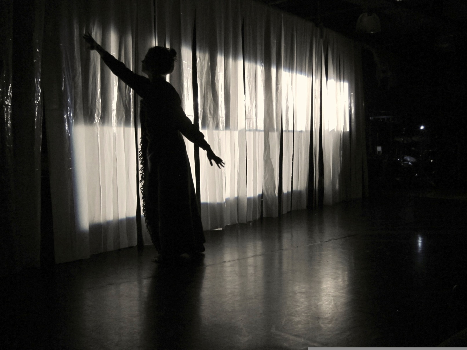 InFormAtion, interdisziplinäres Performance-Projekt von Karen Bößer, 2013, Profiler, Licht, Forum Freies Theater, Düsseldorf (Bühnenbild Dirk Dietrich Henning)