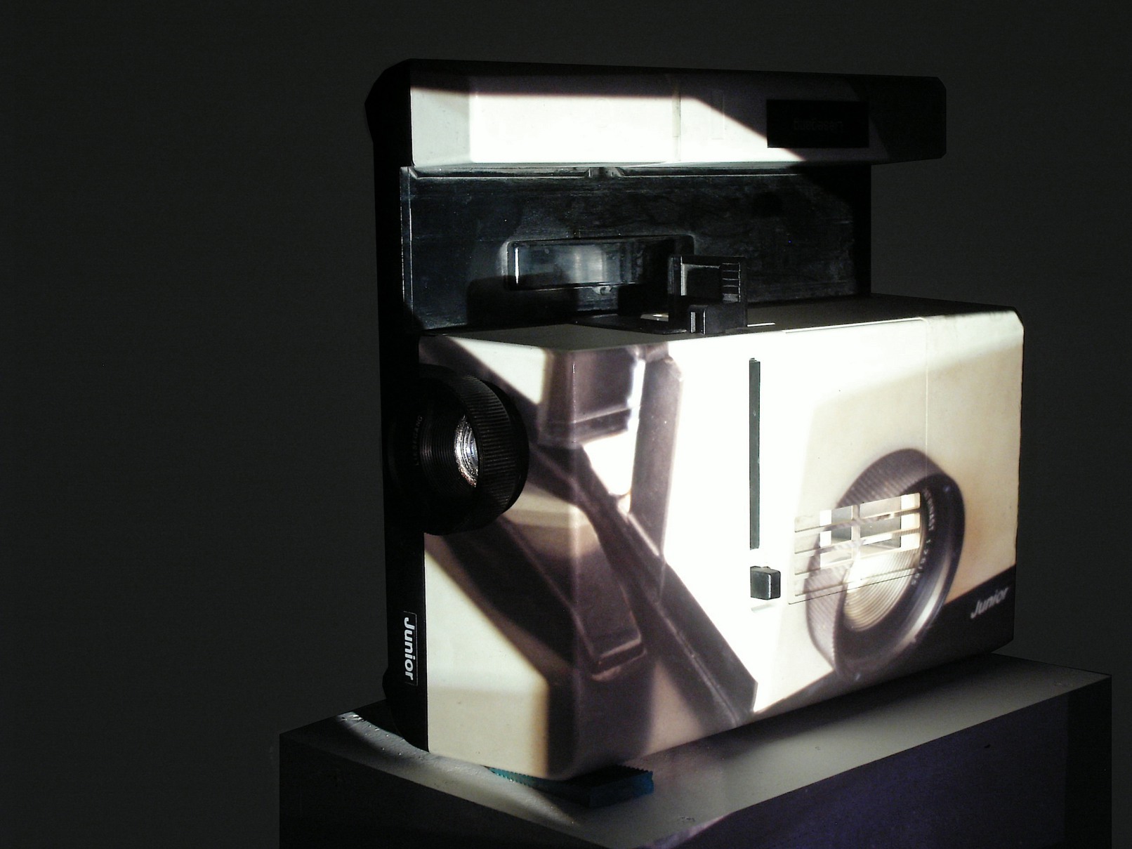 Dreieck, 2006, 3 sich gegenseitig abbildende Diaprojektoren, Tilburg, Niederlande