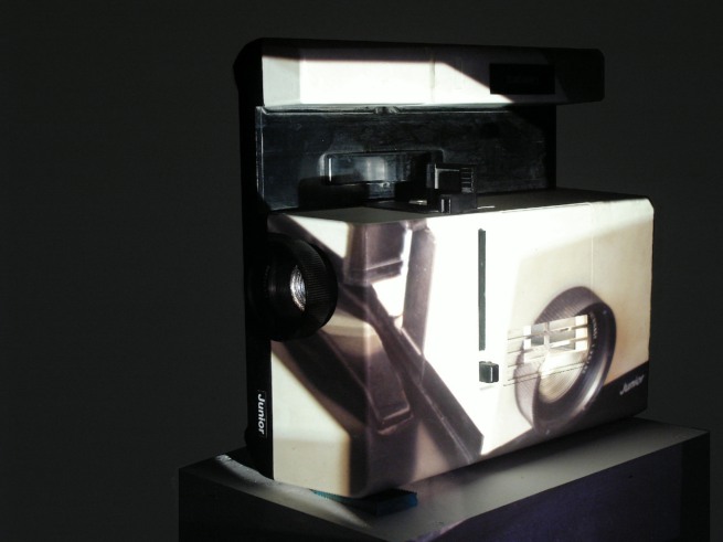 Dreieck, 2006, 3 sich gegenseitig abbildende Diaprojektoren, Tilburg, Niederlande
