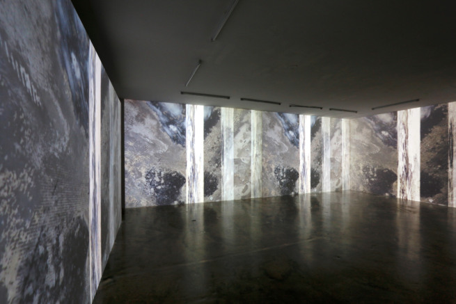 Camouflage, 2021, Videoinstallation, Sehsaal, Wien