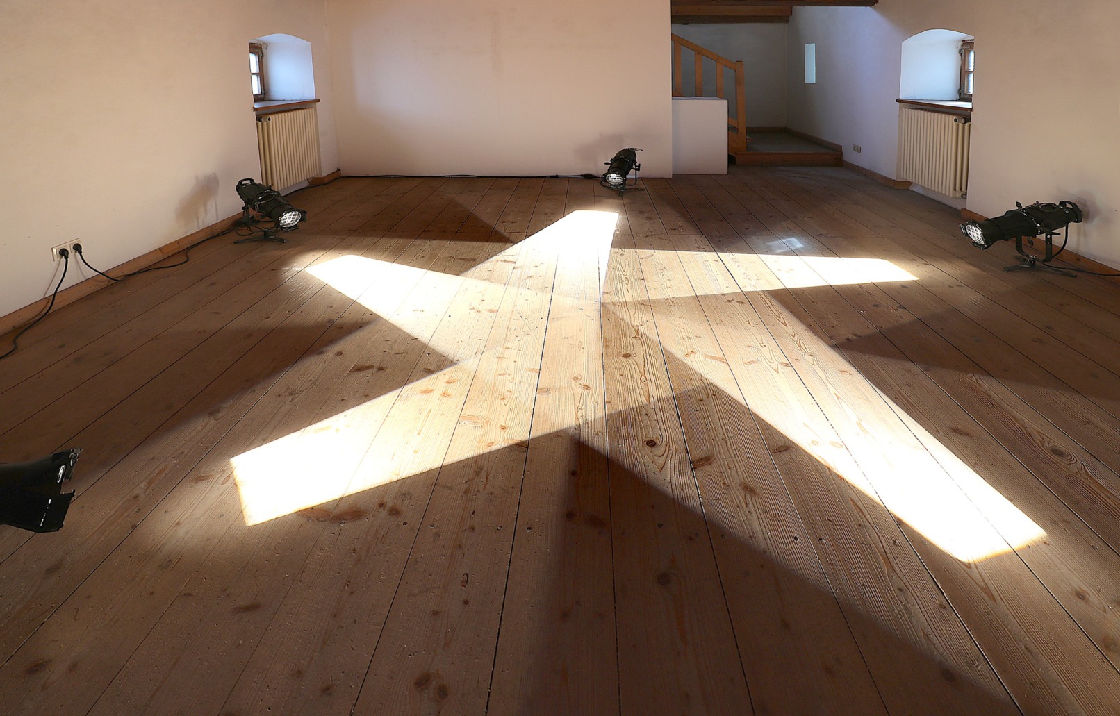 Intersection IV, 2017, 5 profiler, light, dimensions variable, Neue Galerie, Landshut, Germany